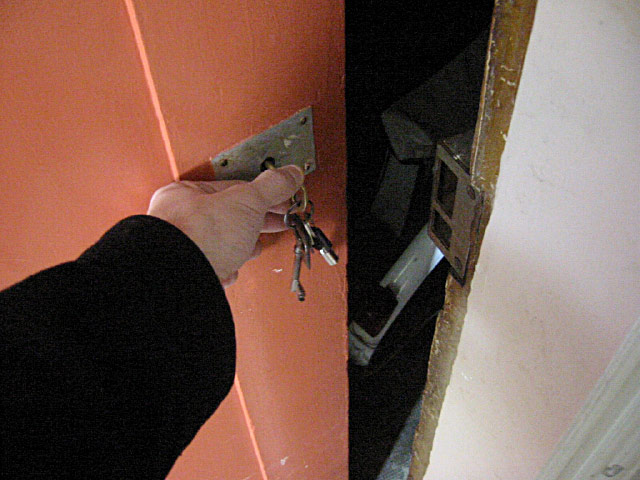 J'ouvre la porte du garage à vélo