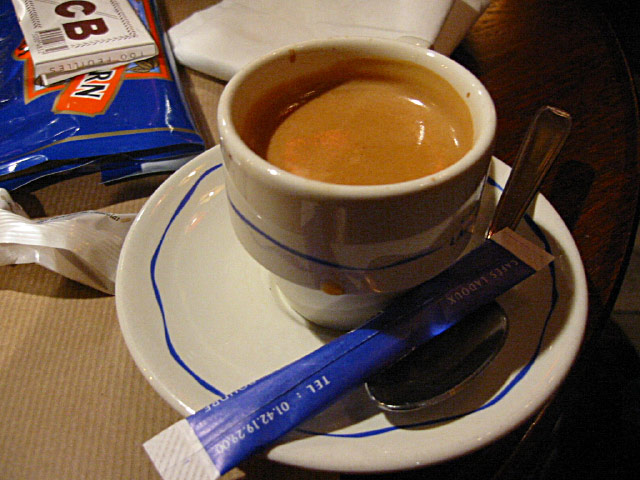 Je bois un café