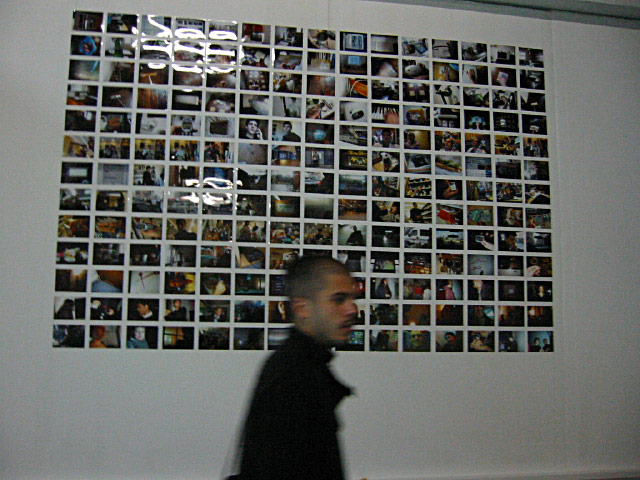 Emilie a fini de fixer les photos