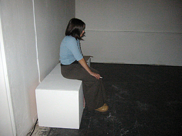 Emilie regarde le film de Pierre-Jean Gillou