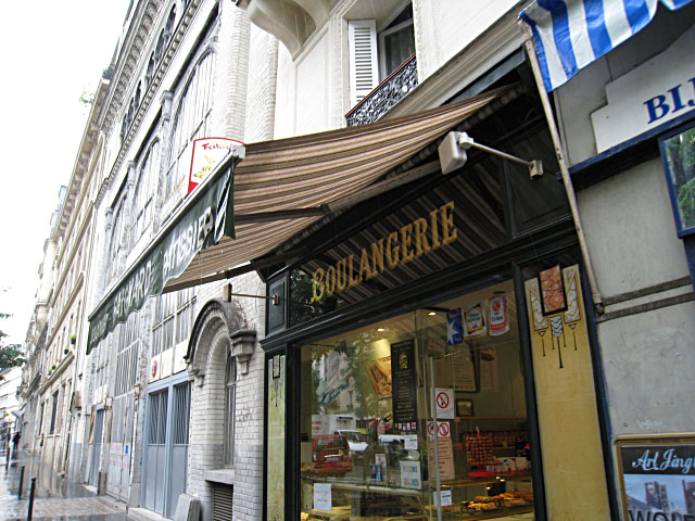 Je vais à une boulangerie