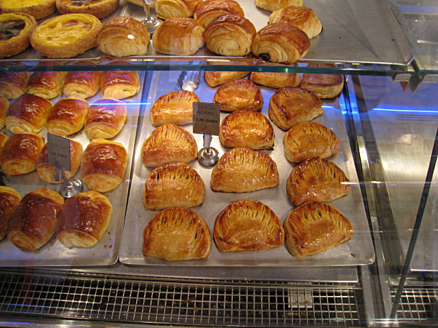 J'achète un chausson aux pommes et un coca