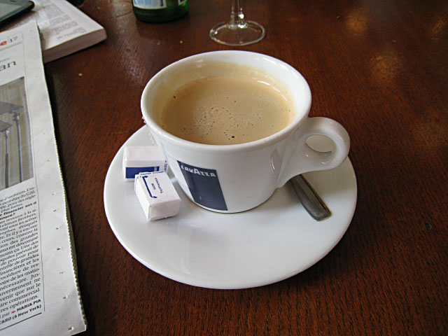 Je bois un café