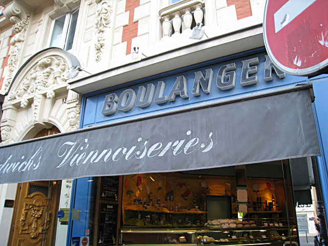 Je vais à la boulangerie