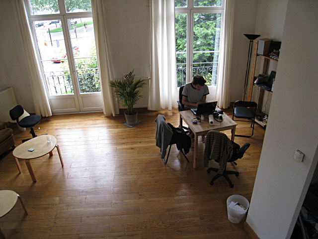 Je descends au salon