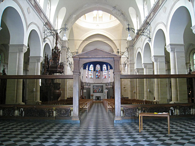 Nous visitons l'église