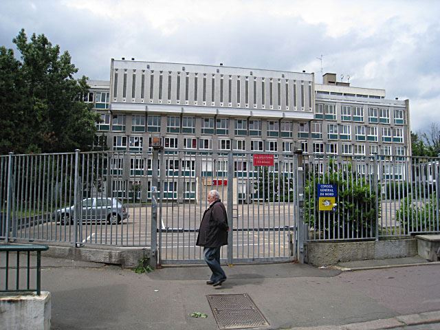 Nous passons devant le collège Carnot