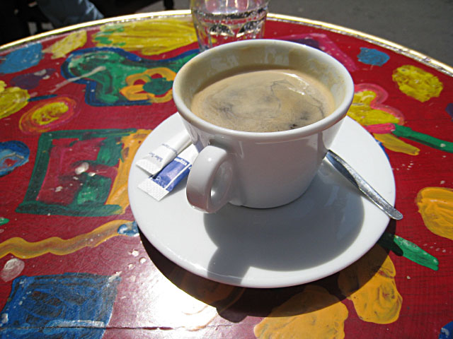 Je bois un café