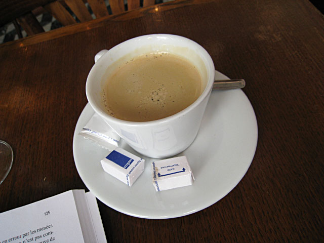 Je bois un café