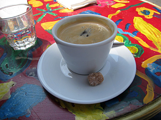 Je bois un café