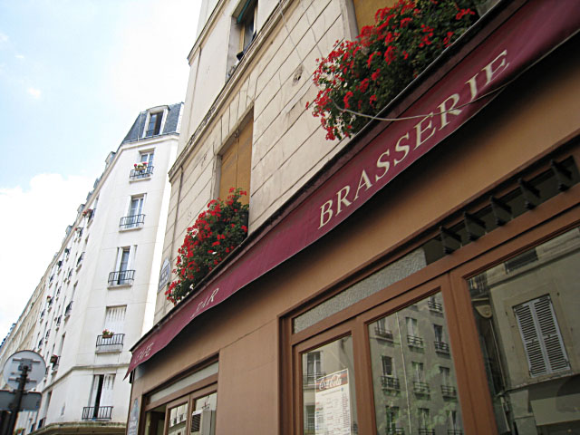 Je vais au bar d'en bas