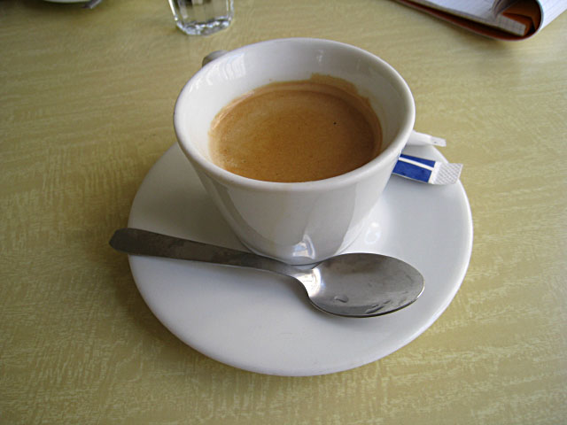 Je bois un café