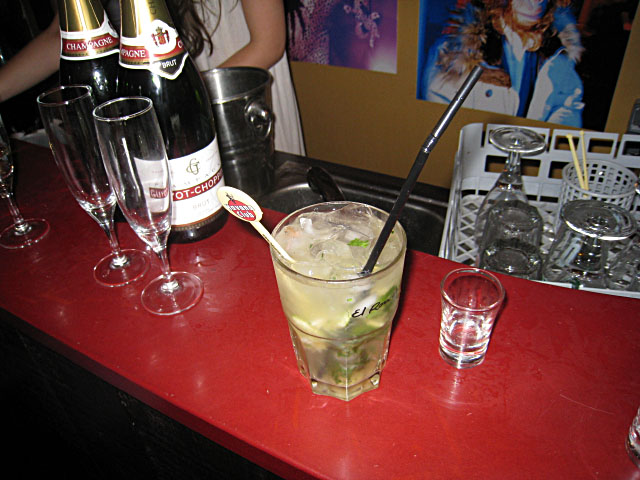Je commande un autre mojito
