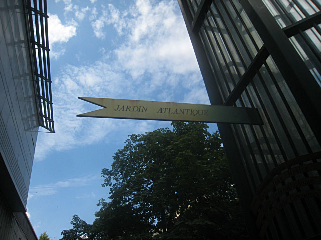 Je trouve l'entrée du Jardin Atlantique