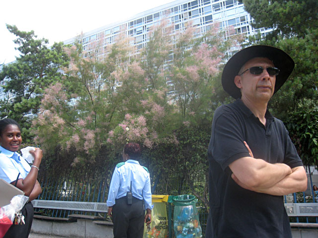 Les agents du parc posent problème. Daniel négocie