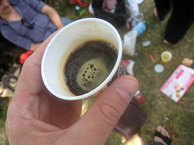 Je bois un café