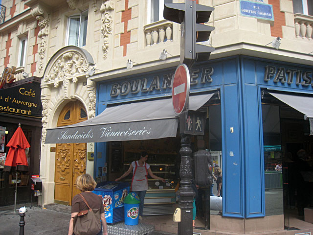 Je vais à la boulangerie