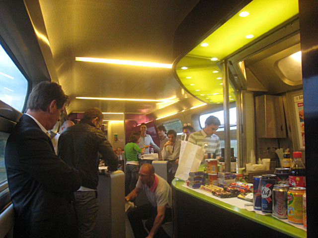Je vais au wagon restaurant