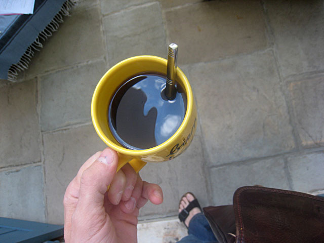 Je bois un café
