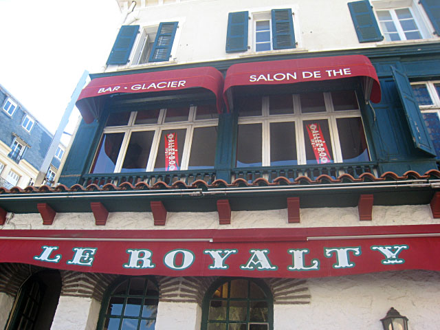 Nous allons boire un verre au Royalty