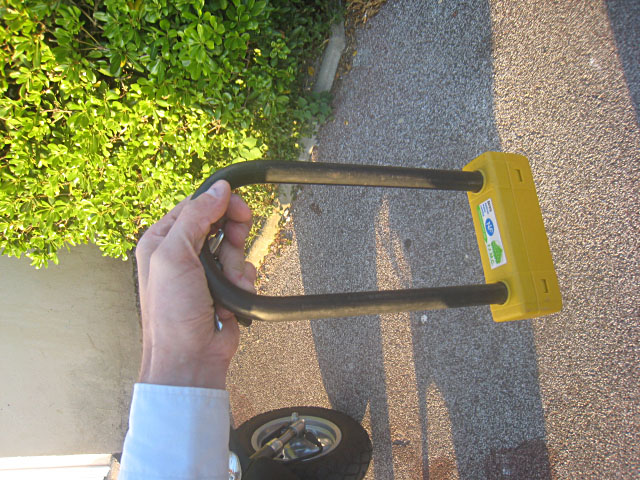 J'attache le scooter
