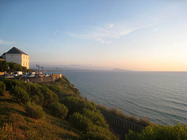 Nous repartons. Je regarde le paysage