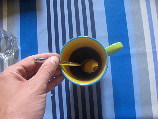 Je bois un café