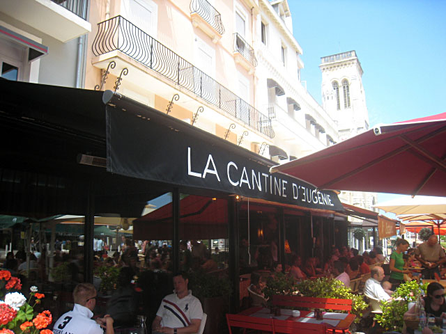 Nous allons à la Cantine d'Eugénie