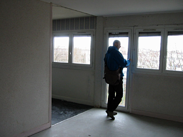 Nous montons voir l'appartement