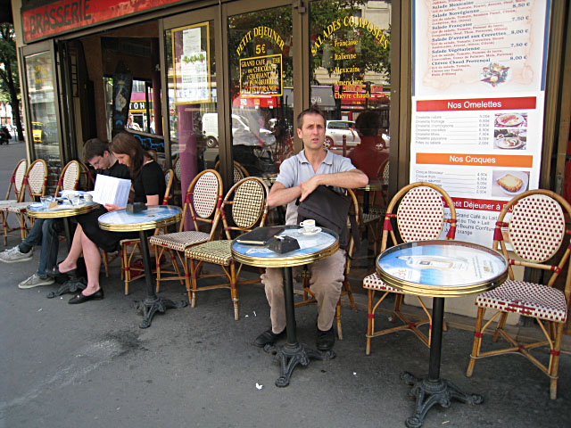 Je retrouve Edouard en terrasse