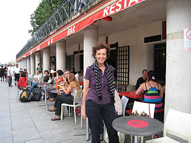 Je retrouve Anne-Marie en terrasse