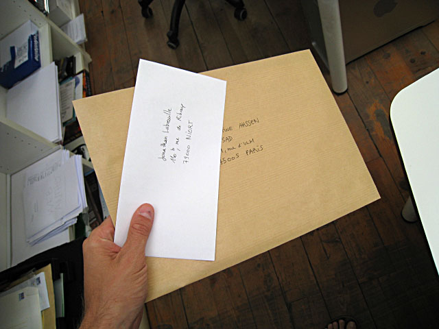 Je sors poster du courrier