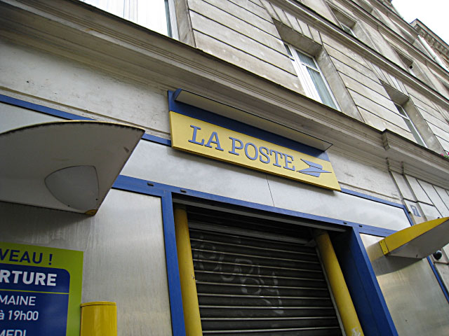 Je vais à la poste