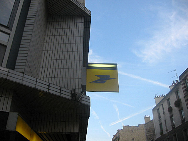 Je vais à la poste