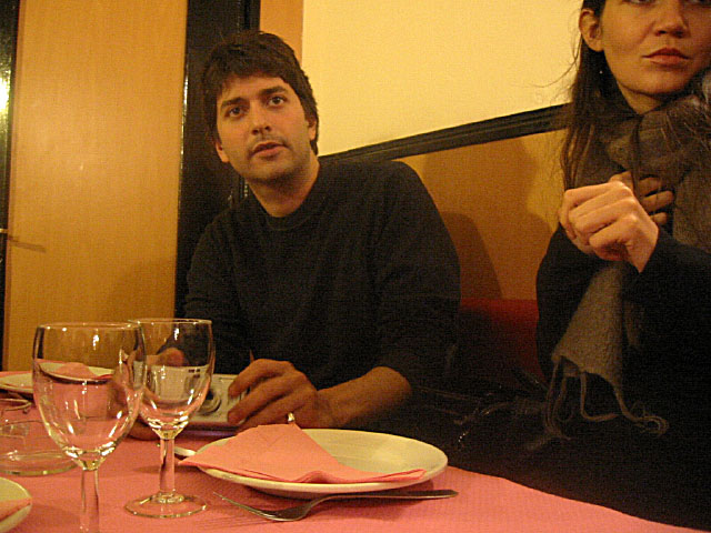 Nous allons manger au restaurant