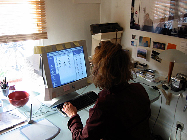 Nous allons dans son bureau