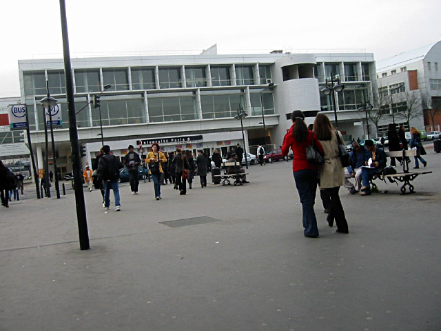 Je vais à l'université de Saint Denis, Paris 8