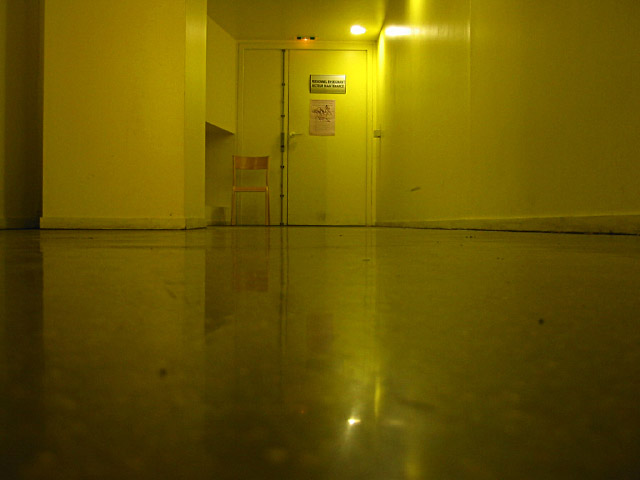 En attendant, je visite les lieux