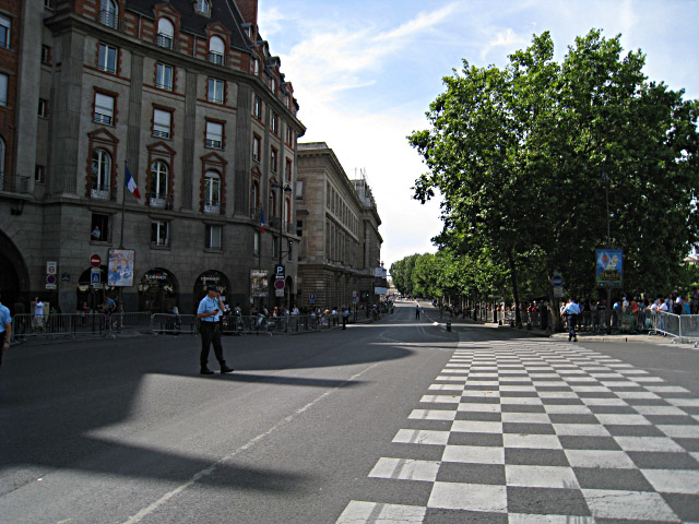 Le tour est enfin passé. Le passage est libre