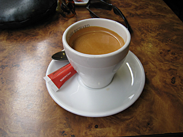 Je bois un café