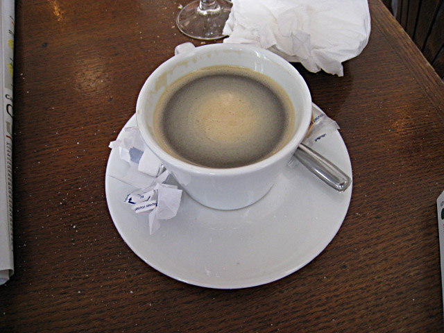 Je bois un café