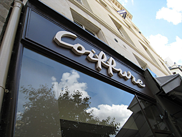 Je vais chez le coiffeur