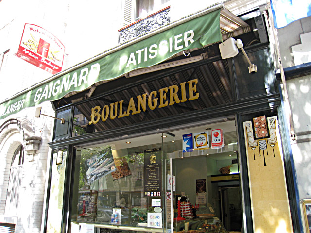 Je vais à la boulangerie