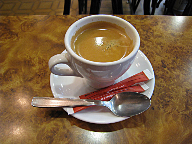 Je bois un café