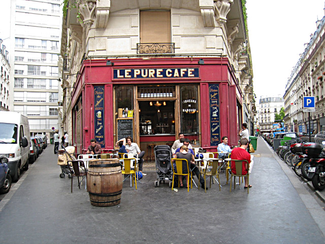 Nous allons au Pure Café