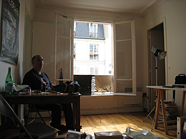 Nous repassons chez moi