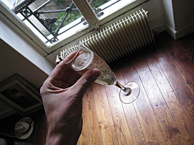 Nous buvons le champagne