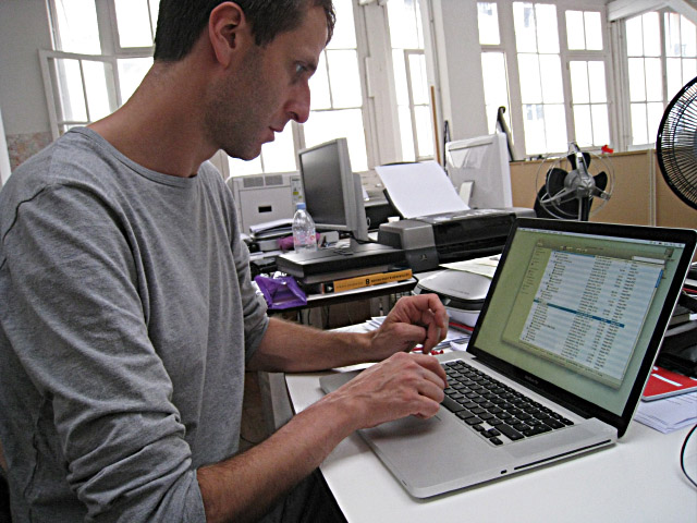 Edouard passe travailler sur son site