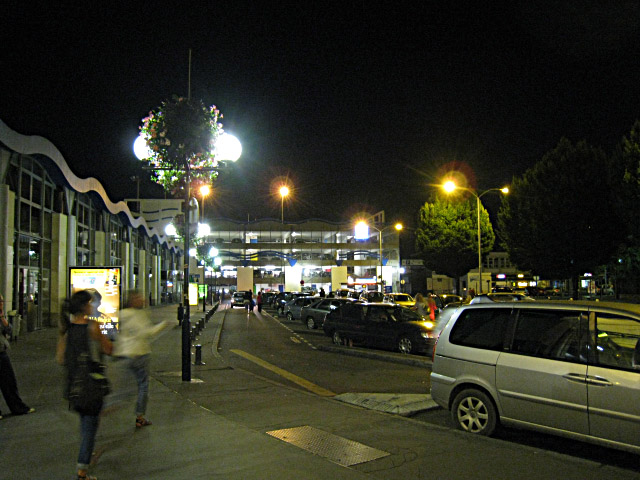 Nous sortons de la gare