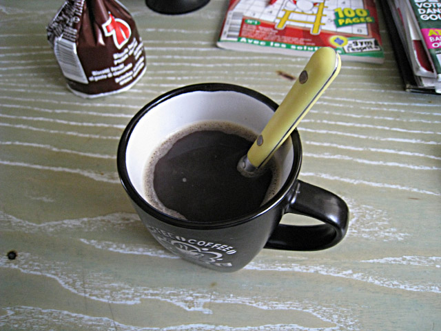 Je bois un café